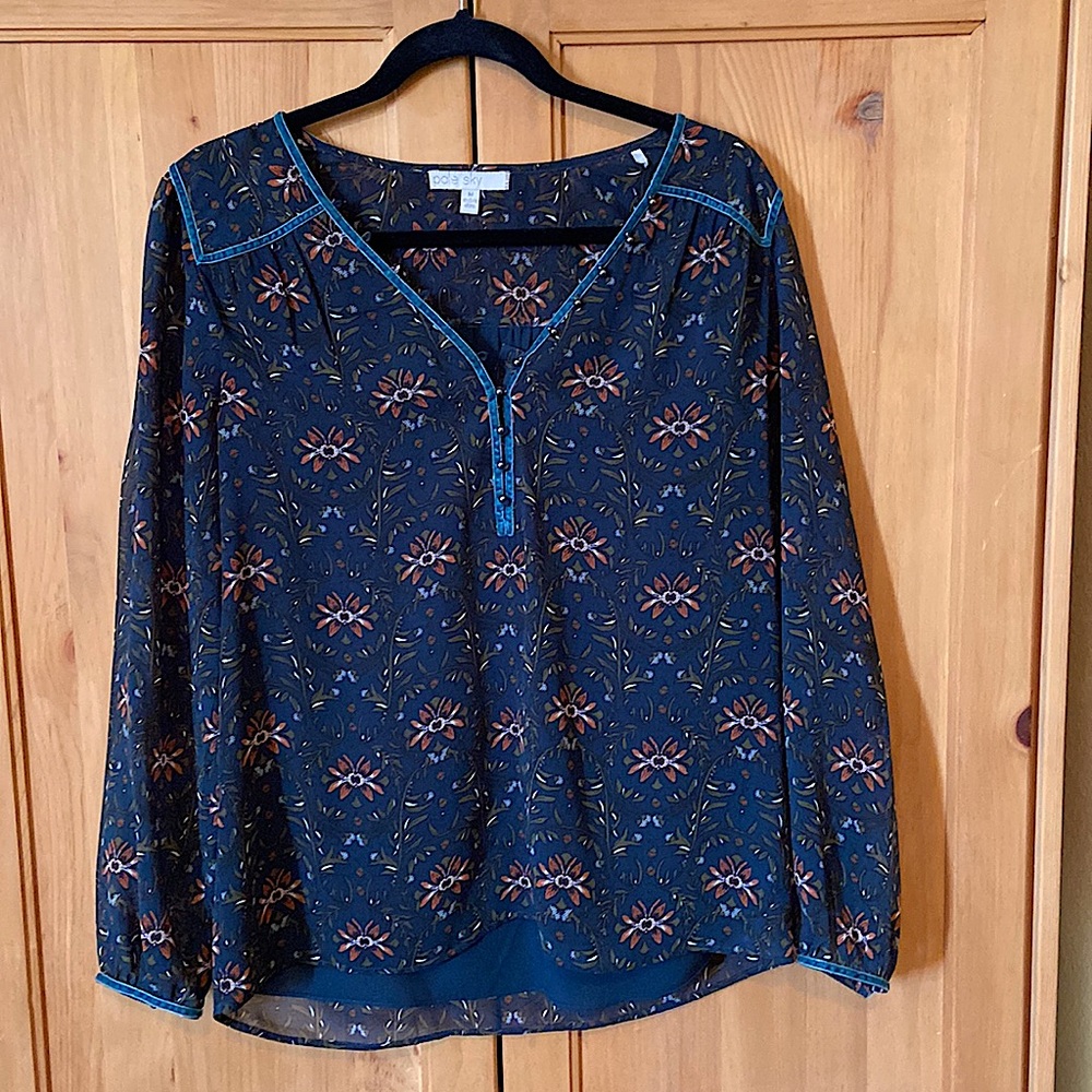 Pale Sky Beautiful Floral Top with Seed Buttons Medium
